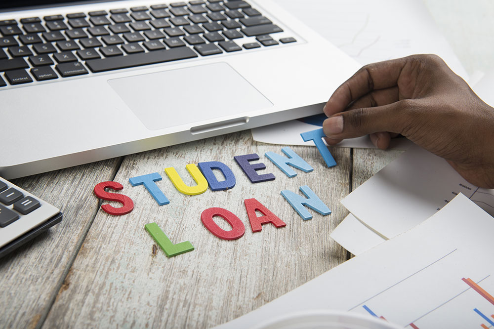 4 things to consider when shopping for student loans